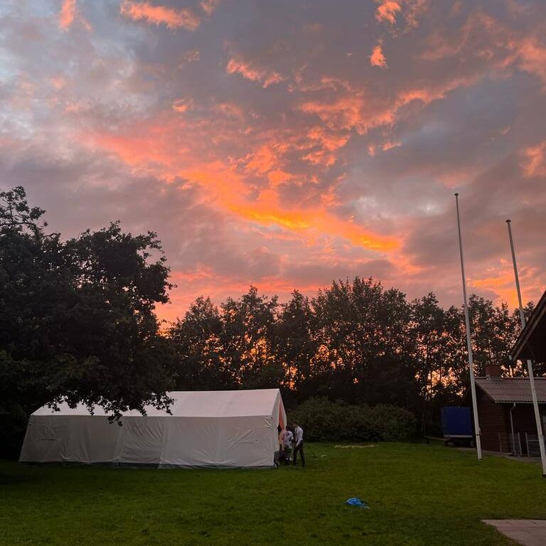 Das Sommerlager endet mit Sonnenuntergang in Dänemark