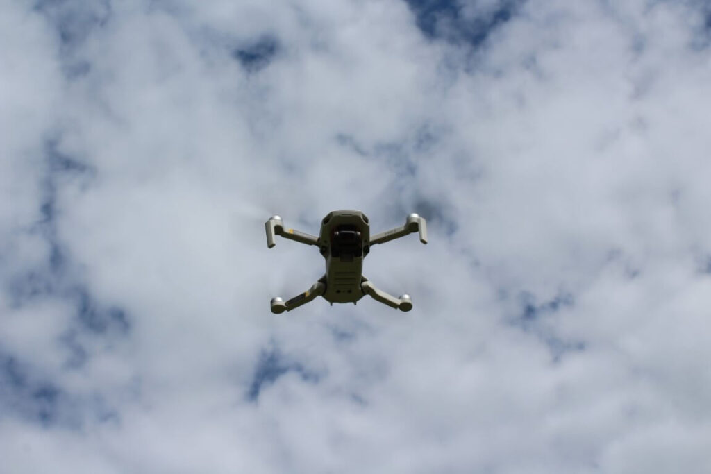 Mit einer Drohne werden Art-Attack-Riesenbilder aufgenommen
